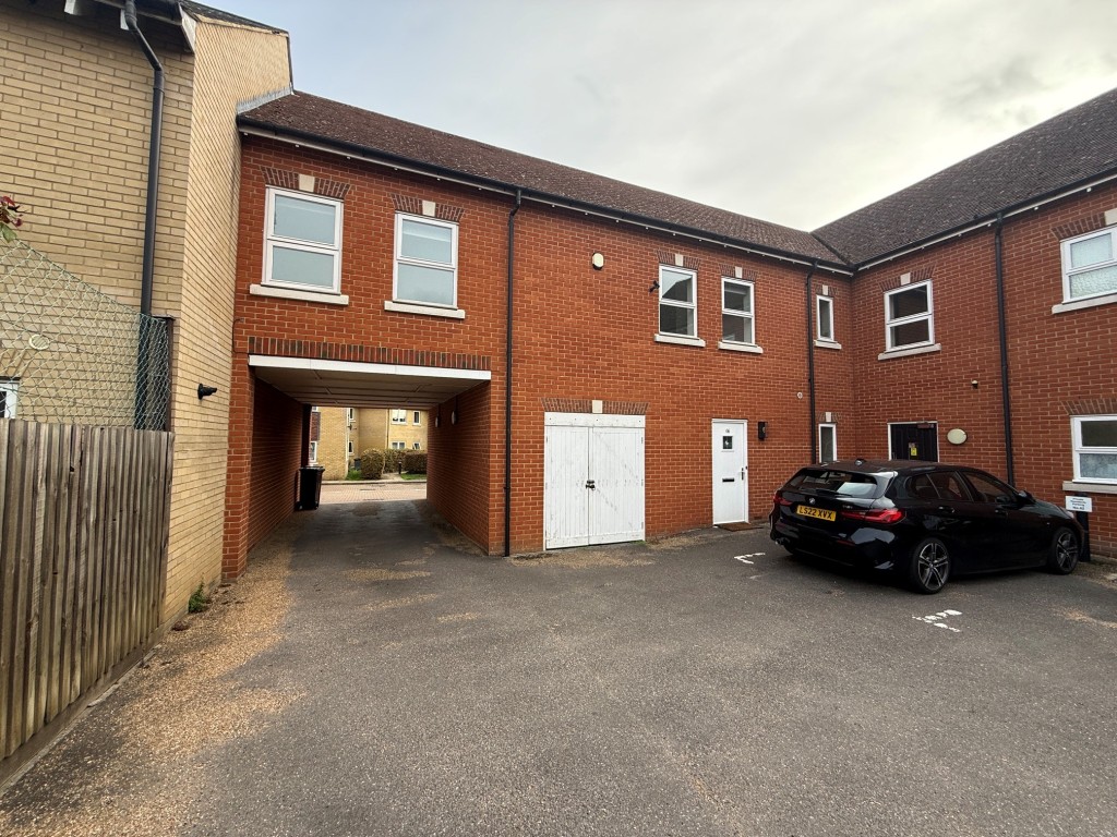 Lot: 64 - THREE-BEDROOM SPLIT LEVEL MAISONETTE - Rear aspect of property